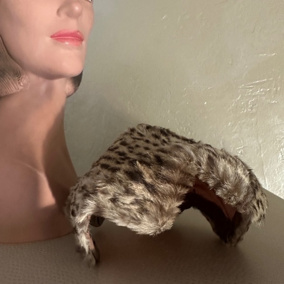 STYLISH 1950s\'  LEOPARD FUR CAP IN A \